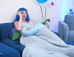 What Am I Hiding Under The Blanket!